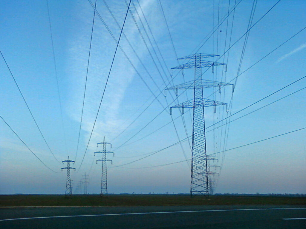 Hochspannungsleitungen in Deutschland – Symbolfoto für Stromversorgung, Energiepolitik und Stromsteuer-Senkung.