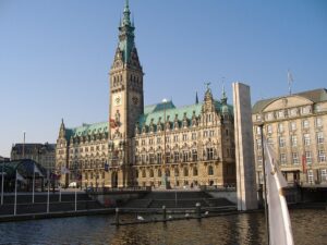 Hamburger Rathaus – Symbolfoto für Klimaneutralität, Wirtschaftskrise und Zukunftsentscheid in Hamburg