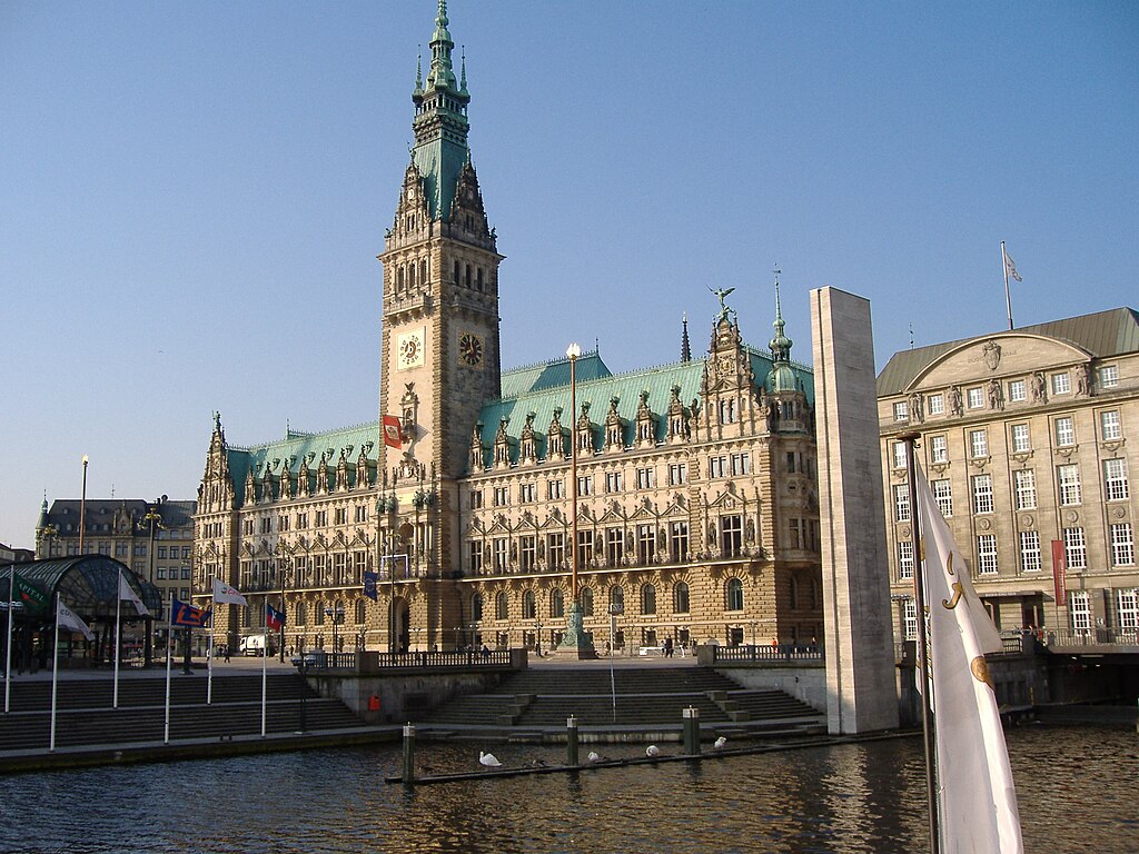 Hamburger Rathaus – Symbolfoto für Klimaneutralität, Wirtschaftskrise und Zukunftsentscheid in Hamburg