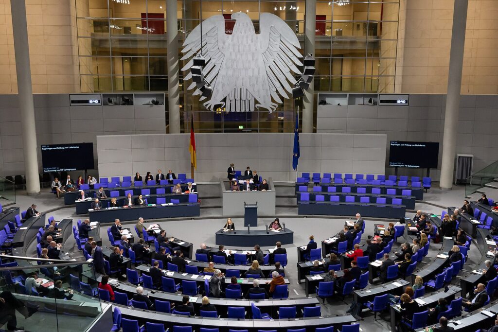 Bundestag Plenarsaal während der Debatte über das Rentenpaket 2026