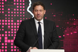 Bundesfinanzminister Lars Klingbeil (SPD) – geplante Plastik und Zuckersteuer mit 1.046 zusätzlichen Stellen